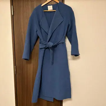 Spick & Span 벨트 달린 파란색 롱 코트