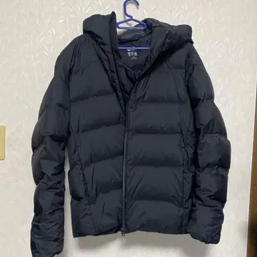 UNIQLO 블랙 다운 자켓 M 사이즈 새상품급.