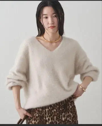 새상품 LOUNGEDRESS FUR 캐시미어 V 니트 아이보리