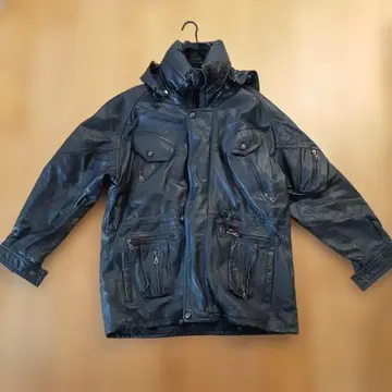 후드 부착 블랙 가죽 자켓