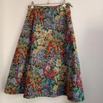 Maglie le cassetto (마리에르 카세트) 롱 플레어 스커트