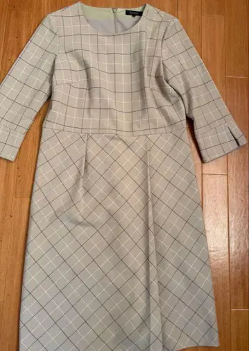 리플렉트 베이지 체크 무늬 롱 원피스