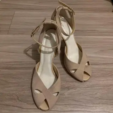 오데뜨 앤 오딜 베이지 오픈토 하이힐 펌프스