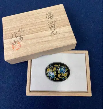 파란 장미와 마가렛의 아름다운 오비 고정 띠 미사용품