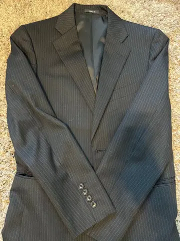 다크 그레이 핀스트라이프 비즈니스 정장