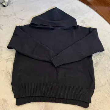 데셍 후드 부착 스웨터