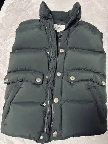 피레넥스 다운 베스트 후드 미사용 새상품급 1/5까지 판매 예정