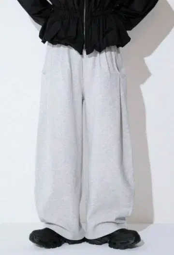 미사용 새상품 맨투맨 코쿤 턱 팬츠 프리 그레이