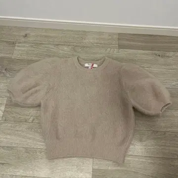 Her lip to 반팔 니트 베이지