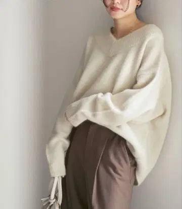 noble YAK 와이드 V넥 니트 화이트