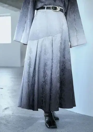 [ 미사용 ] HARE 그라데이션 자카드 플레어 스커트