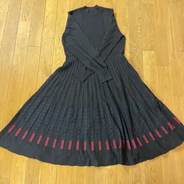 블랙과 빨간색 스트라이프 원피스 40 사이즈