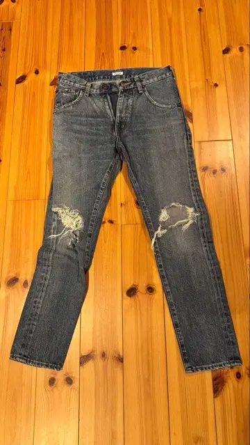 데미지 가공 다크 블루 데님 팬츠