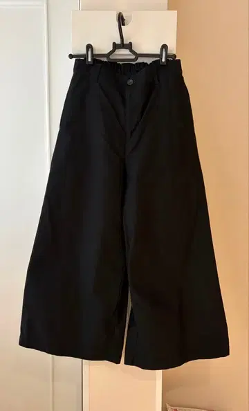 미즈이로 인드 블랙 와이드 팬츠