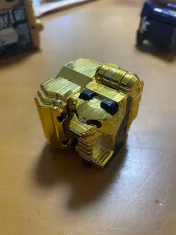 쥬오우쟈 금 팬더 골드 변형 완구 큐브