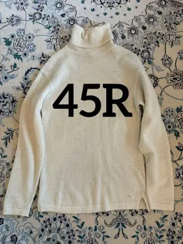 새상품급 45R 울 터틀넥 스웨터 아이보리