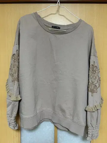 자수 프릴 트레이닝복 LL