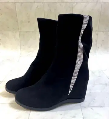 블랙 스웨이드 비쥬 장식 부츠 반짝반짝