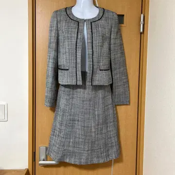 그레이 계열 트위드 스커트 수트