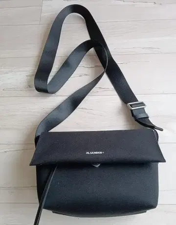 질샌더 블랙 숄더백