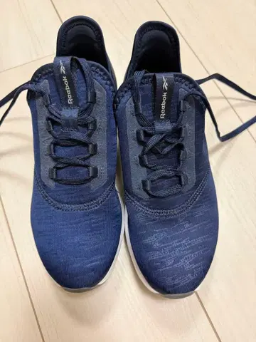 Reebok 네이비 스니커즈 24cm