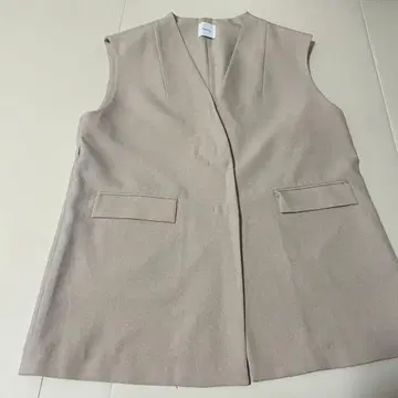 베이지 슬리브리스 V넥 베스트