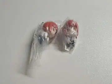 체인소 맨 집게로 연결하는 마스코트 마키마