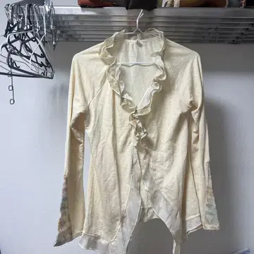 아이보리 프릴 긴팔 가디건