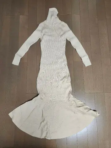 Salang 베이지 하이넥 니트 원피스