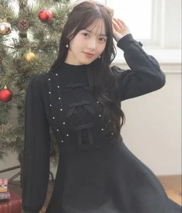 Suyunn 스유니 펄&리본 포함 케이블 짜임 니트 플레어 원피스