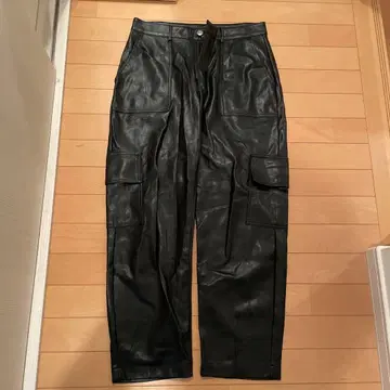 블랙 가죽 카고 팬츠