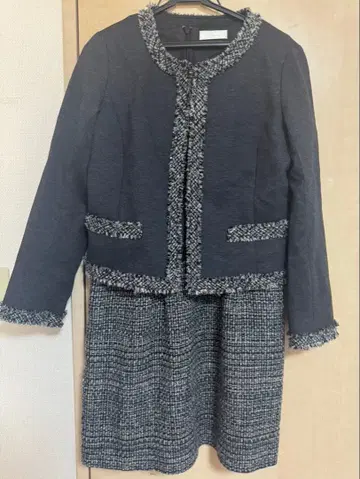 포멀 슈트 세트 그레이와 블랙 사이즈 LC