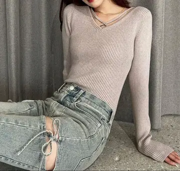 RESEXXY 데콜테 크로스 니트탑 그레이