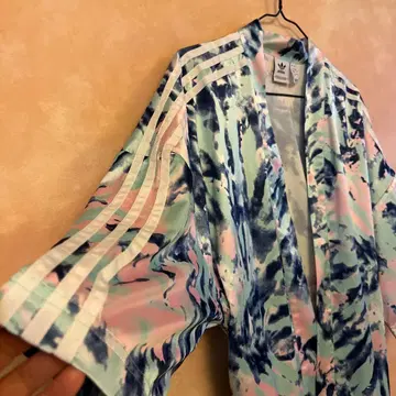 아디다스 오리지널스 기모노 가운 새틴