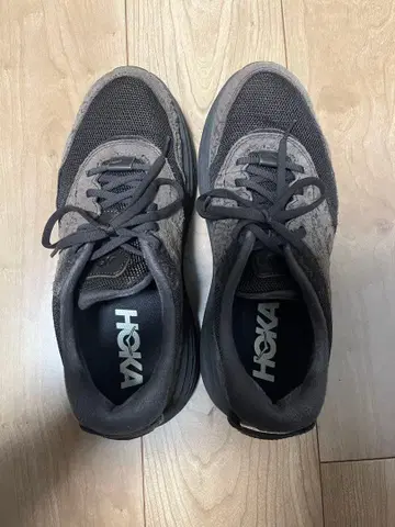 HOKA 그레이 스니커즈