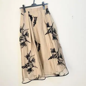 저스길리티 자수 플라워 스커트