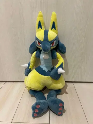 옐로우 컬러 루카리오 봉제 인형