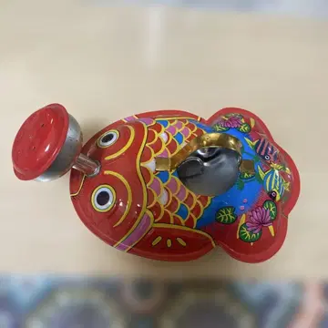 양철 금붕어 모양 물뿌리개 완구 빨간색 아톰 덤