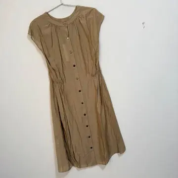 인디비 [S] 백 버튼 개더 원피스