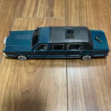 다크 블루 리무진 미니카 4도어