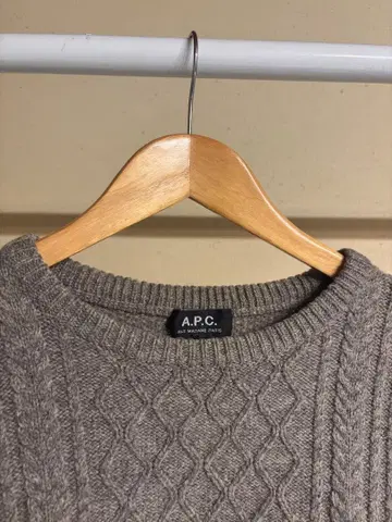 A.P.C. 그레이 케이블 니트 스웨터