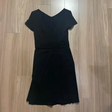 UNTITLED 블랙 V넥 반팔 원피스