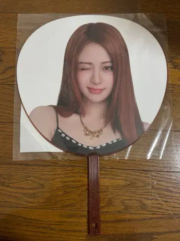 LE SSERAFIM YUNJIN 윤진 부채