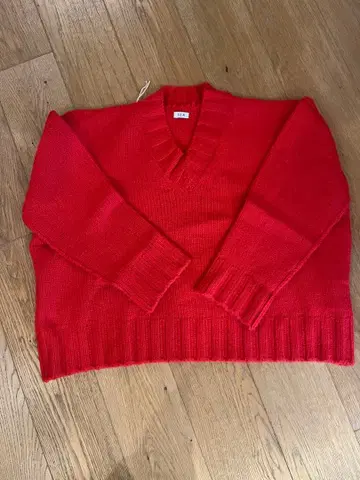 SEA 빨간색 V넥 니트 스웨터