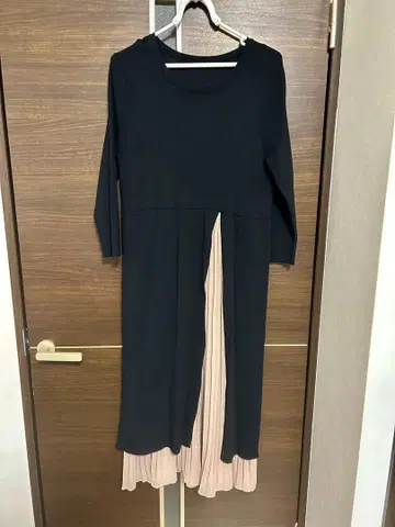 니트 롱 원피스 블랙과 핑크