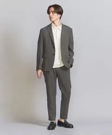 [새상품급] 뷰티 앤 유스 셋업 트리시온 셋업 수트