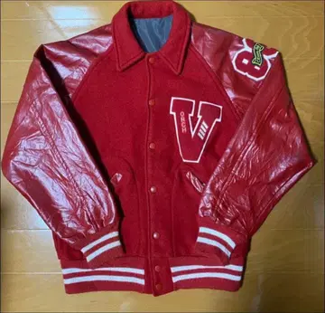 빨간색 울 바시티 자켓