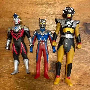 울트라맨 피규어 3체 세트