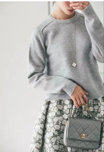 세븐텐 베이직 크루넥 니트 라이트 그레이 S