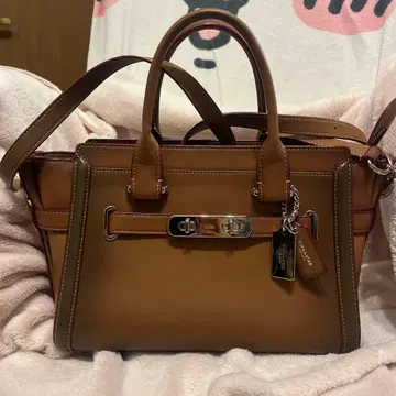 브라운 핸드백 숄더백